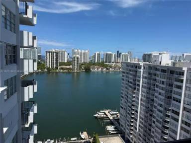 Main picture of Commodore Plaza Condominium