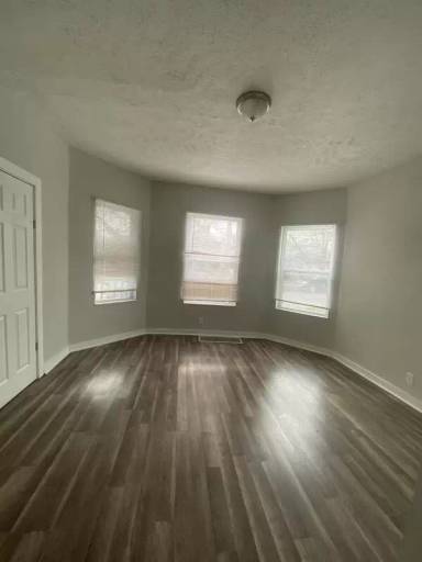 Main picture of 3004 Woodbridge Ave