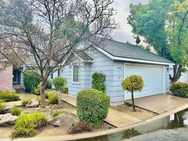 Main picture of 7550 N Millbrook Ave