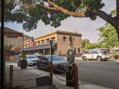 Main picture of 305 Main St