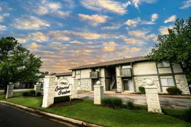 Main picture of 3272 S Lakewood Ave