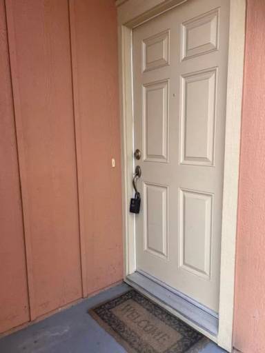 Main picture of 2233 Versailles St
