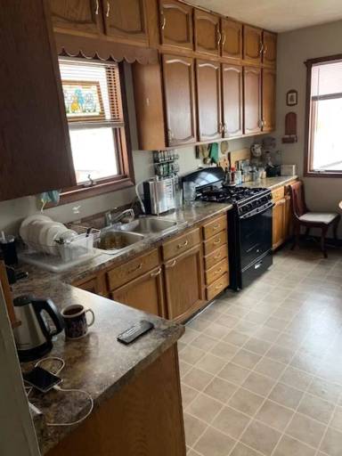 Main picture of 818 N 11th Ave E