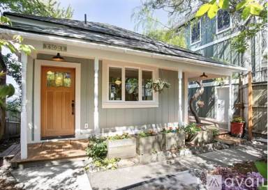 Main picture of 608 Boulevard