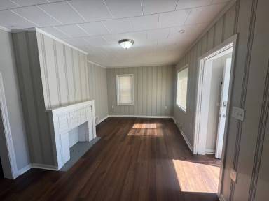 Main picture of 9611 Dunlap Ave