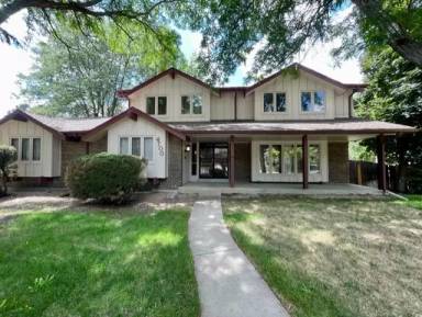 Main picture of 4700 W 101st Pl