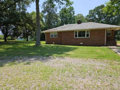 Main picture of 2477 Meadow Rd