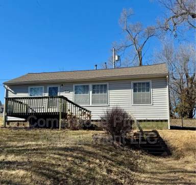 Main picture of 615 Birch St