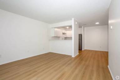 Main picture of 1015 Village Green Ct