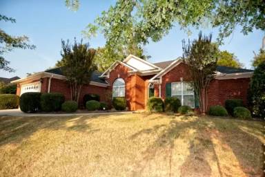 Main picture of 111 Equestrian Ln