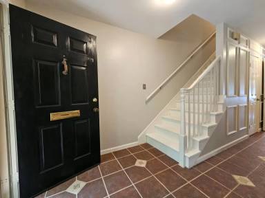 Main picture of 1019 Llewellyn Mews