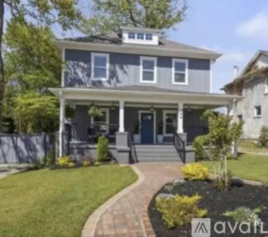 Main picture of 704 Arlington Ave