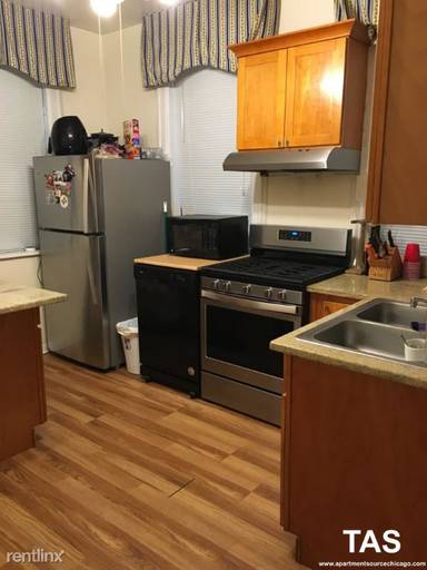 Main picture of 677 1/2 W Wrightwood Ave