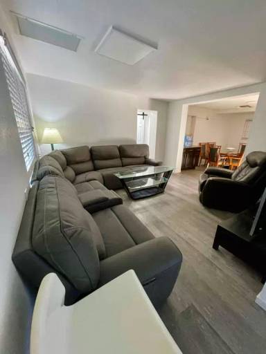 Main picture of 850 E Freeman Pl