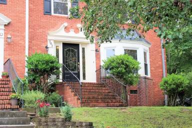 Main picture of 705 Crown Point Ct