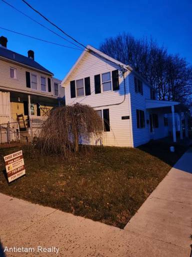 Main picture of 445 E Washington St