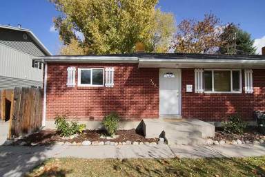Main picture of 955 E Hillview Dr