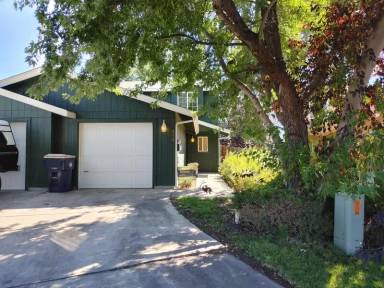 Main picture of 538 NE Negus Loop