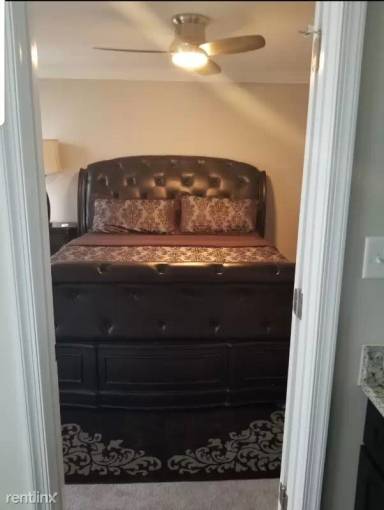 Main picture of 415 Woodcrest Dr SE