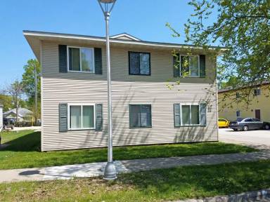 Main picture of 821 5th Ave S