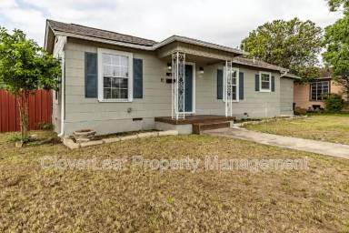 Main picture of 402 W Wildwood