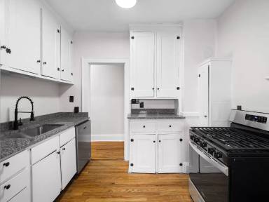 Main picture of 3207 Meadowbrook Blvd