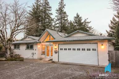 Main picture of 379 NE Scott Ave