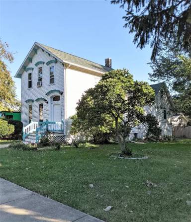 Main picture of 304 W Crawford St