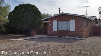 Main picture of 826 E Water St