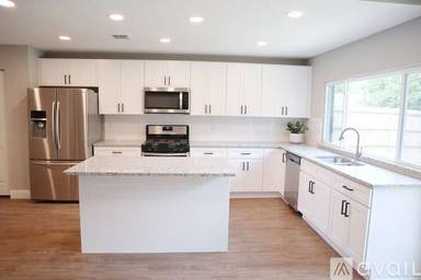 Main picture of 2025 Christie Ln