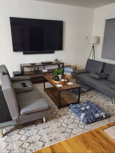 Main picture of 4373 Paramount Blvd