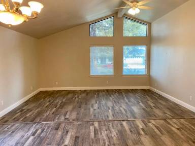Main picture of 2189 Vartikian Ave