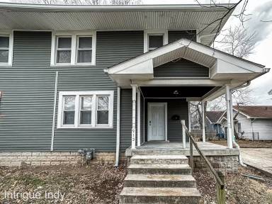 Main picture of 913 E 49th St