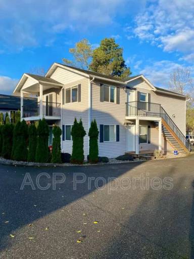 Main picture of 3225 Racine St