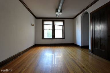 Main picture of 3618 N Marshfield Ave