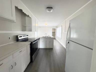 Main picture of 704 Agawam St