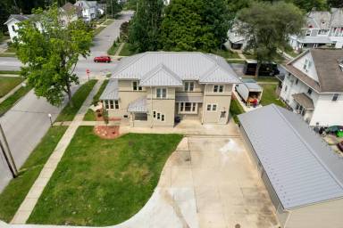 Main picture of 105 E Paradise St