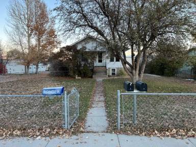 Main picture of 825 N Broadway Ave