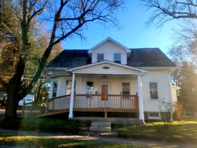 Main picture of 117 Center St