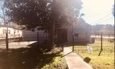 Main picture of 319 W 1st St