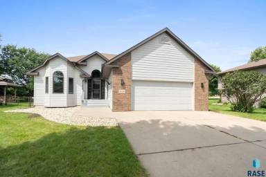 Main picture of 4109 S Bedford Ave