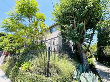 Main picture of 804 E Kensington Rd