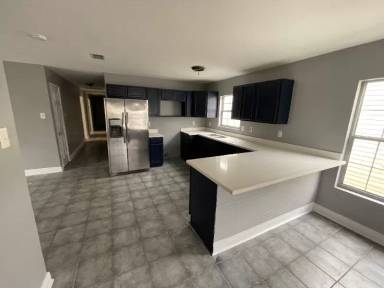 Main picture of 2431 Piety St