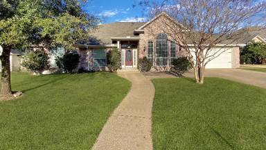 Main picture of 3709 Bridle Trails Ct