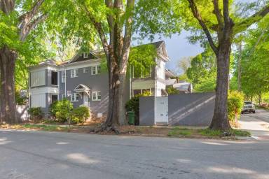Main picture of 426 7th St NE