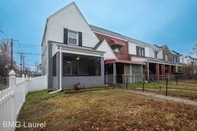 Main picture of 3363 Clay St NE