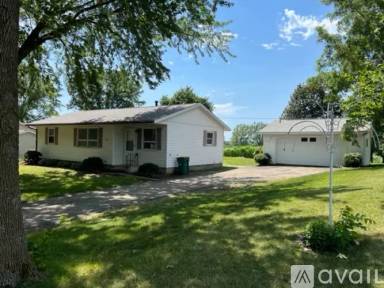 Main picture of 2410 Larson Ave