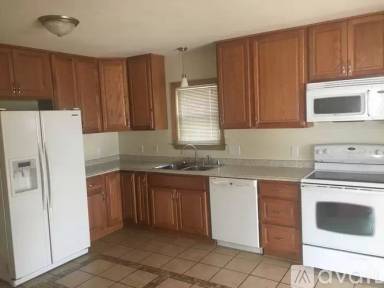 Main picture of 1353 W Spring St