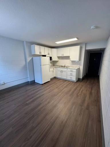 Main picture of 102 S Main St