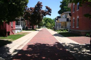 Main picture of 215 Rose Pl